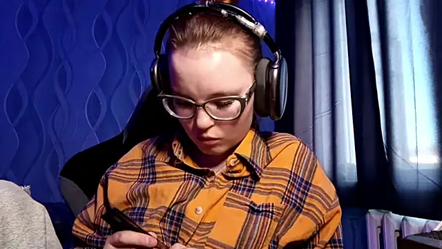 Sheriscute online show from April 12, 2026, 1:36 pm