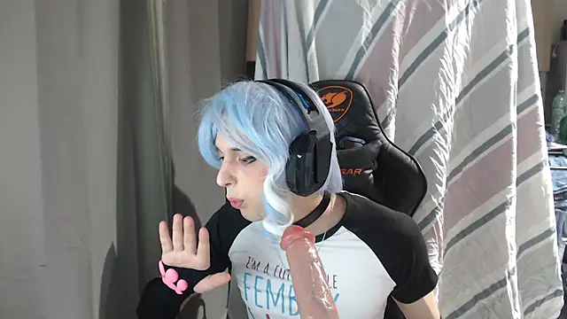 Snapshot of LuunaUwU chatting on April 3, 2026, 9:54 pm LuunaUwU online show from April 3, 2026, 9:54 pm