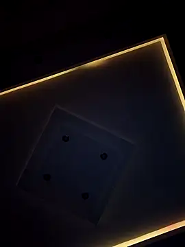 rossee93 online show from April 17, 2026, 11:40 pm