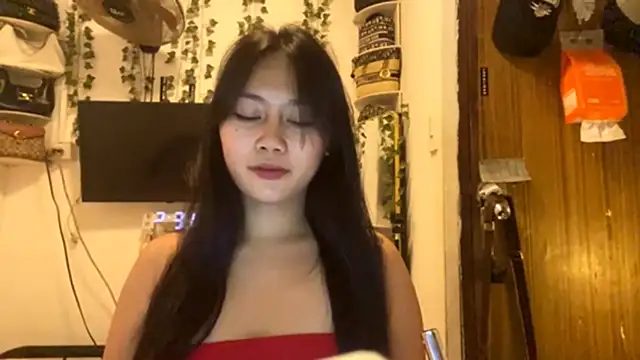 GlindaDejardin online show from April 7, 2026, 6:32 pm