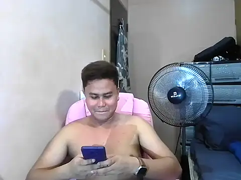 Snapshot of tipsy_butter chatting on July 6, 2026, 10:22 am tipsy butter online show from July 6, 2026, 10:22 am