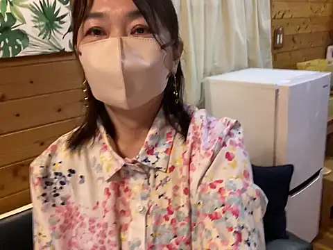 Snapshot of lemonade_madame chatting on April 11, 2026, 12:29 am lemonade madame online show from April 11, 2026, 12:29 am