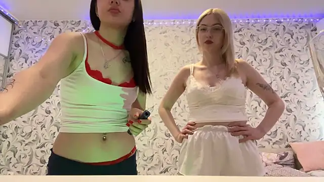 Snapshot of _mimilana_ chatting on April 8, 2026, 11:44 am mimilana online show from April 8, 2026, 11:44 am