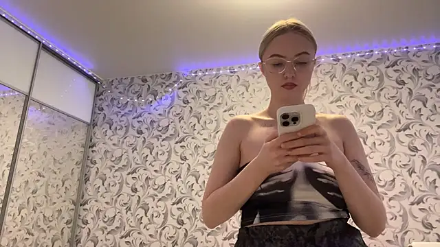 Snapshot of _mimilana_ chatting on April 9, 2026, 11:05 am mimilana online show from April 9, 2026, 11:05 am