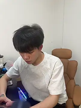 Snapshot of wxh8866 chatting on April 4, 2026, 12:34 pm wxh8866 online show from April 4, 2026, 12:34 pm