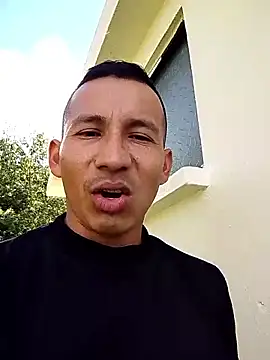 Latino Men2026 online show from April 4, 2026, 9:10 pm