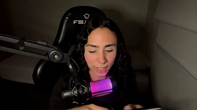 TakakoAthan online show from April 8, 2026, 11:50 pm