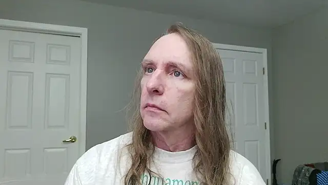 Snapshot of Magnus_Luv chatting on July 16, 2026, 10:40 pm Magnus Luv online show from July 16, 2026, 10:40 pm