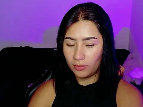 Snapshot of EvelynLeen_ chatting on July 10, 2026, 9:15 pm EvelynLeen online show from July 10, 2026, 9:15 pm