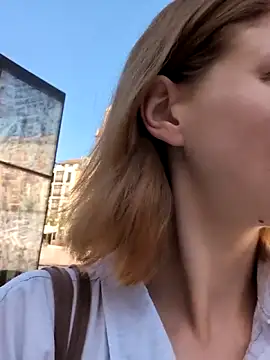 Snapshot of Julialexxxx chatting on June 8, 2026, 7:42 am Julialexxxx online show from June 8, 2026, 7:42 am