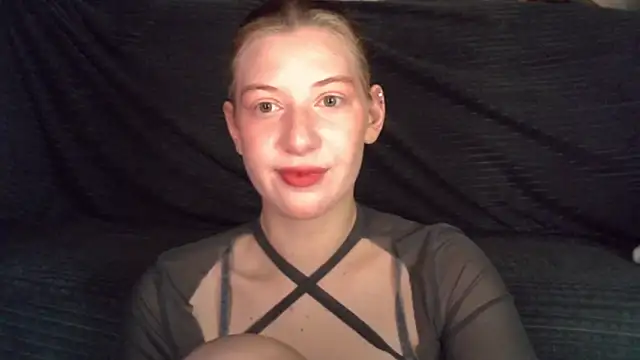 Snapshot of earn_my_lily chatting on May 14, 2026, 9:06 am earn my lily online show from May 14, 2026, 9:06 am