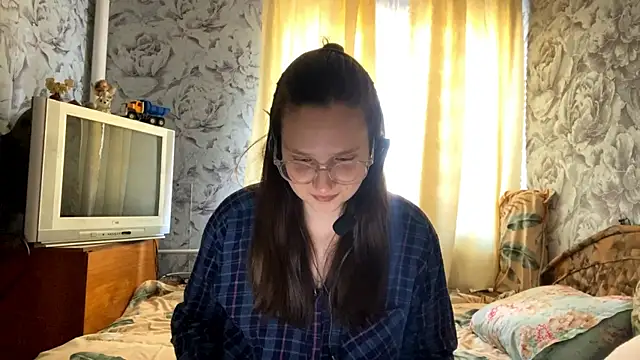 RosaliaHonohan online show from April 8, 2026, 5:20 am