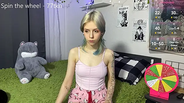 Snapshot of LunaBless chatting on June 9, 2026, 9:27 pm LunaBless online show from June 9, 2026, 9:27 pm