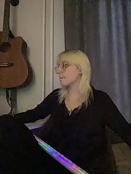 Picxel  online show from April 7, 2026, 2:35 am