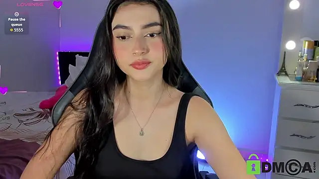esmeralda le online show from June 30, 2026, 10:21 pm