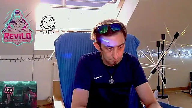 Snapshot of OllyFummler chatting on July 1, 2026, 3:51 am OllyFummler online show from July 1, 2026, 3:51 am