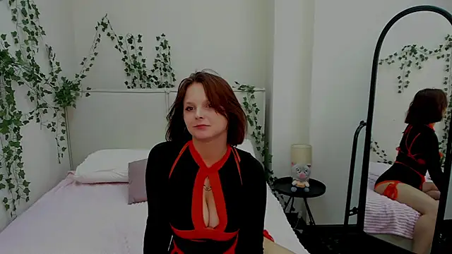 Charlotte Stee online show from July 2, 2026, 3:23 am