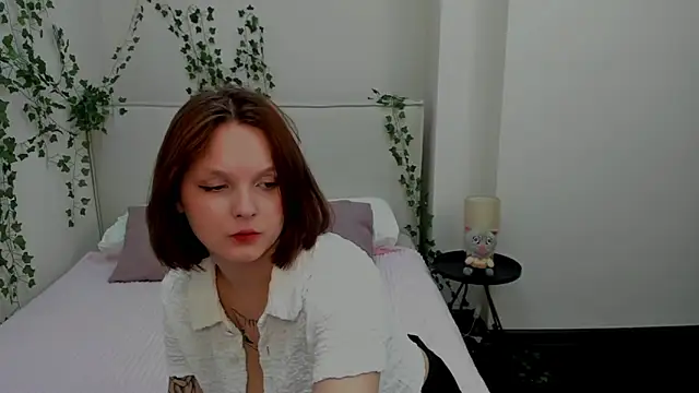 Charlotte Stee online show from July 1, 2026, 2:12 am