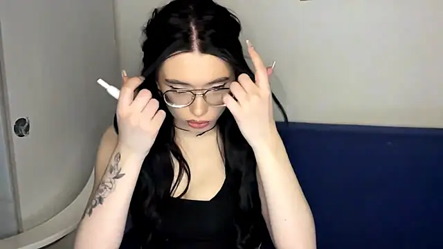 RenataBrought online show from April 7, 2026, 3:25 pm