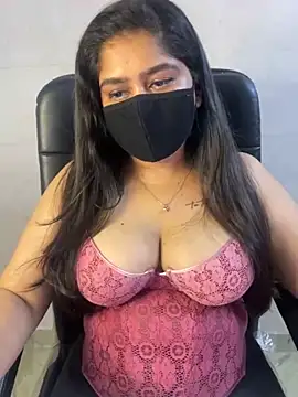sarasofiaa  online show from May 17, 2026, 4:07 pm
