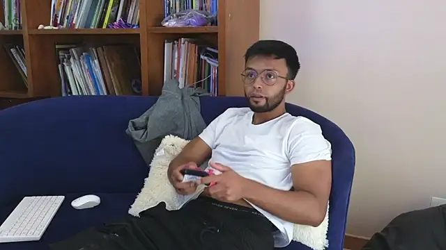 Snapshot of chatting on April 6, 2026, 5:14 pm online show from April 6, 2026, 5:14 pm