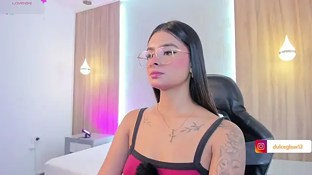 Snapshot of dulce_glow_ chatting on June 26, 2026, 4:35 pm dulce glow online show from June 26, 2026, 4:35 pm