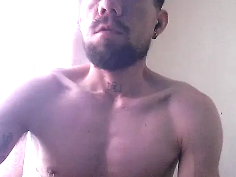 Snapshot of thomas2wood chatting on July 16, 2026, 10:18 pm thomas2wood online show from July 16, 2026, 10:18 pm