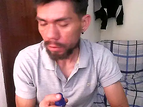 Snapshot of thomas2wood chatting on July 18, 2026, 8:39 pm thomas2wood online show from July 18, 2026, 8:39 pm