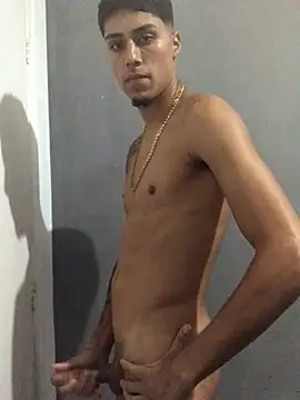 mauriciosouza02 online show from April 13, 2026, 10:58 pm