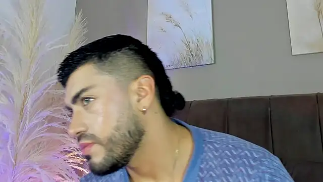 Snapshot of Alexander_Diazz chatting on July 18, 2026, 3:31 pm Alexander Diazz online show from July 18, 2026, 3:31 pm