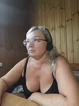 Snapshot of White-Chocolatte chatting on July 10, 2026, 7:08 am White-Chocolatte online show from July 10, 2026, 7:08 am