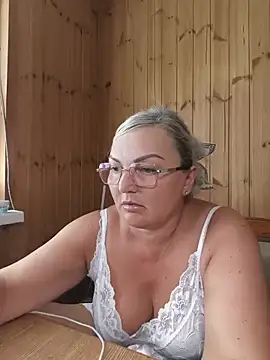 Snapshot of White-Chocolatte chatting on June 23, 2026, 2:15 pm White-Chocolatte online show from June 23, 2026, 2:15 pm