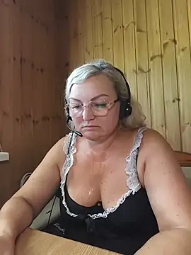 Snapshot of White-Chocolatte chatting on July 1, 2026, 7:30 am White-Chocolatte online show from July 1, 2026, 7:30 am