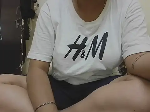Snapshot of honey_bunnix chatting on July 21, 2026, 1:45 pm honey bunnix online show from July 21, 2026, 1:45 pm