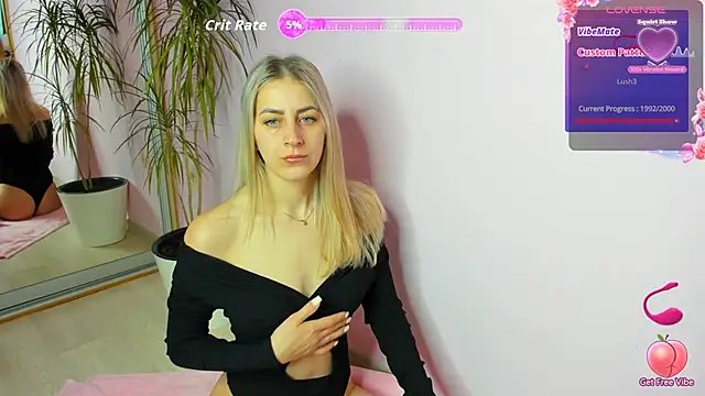 Snapshot of Monica_Luno chatting on June 2, 2026, 2:00 am Monica Luno online show from June 2, 2026, 2:00 am