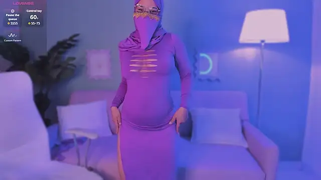 SamiraLuxe online show from April 10, 2026, 11:06 am