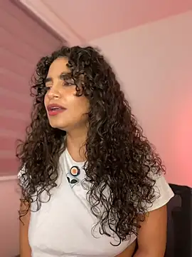 Snapshot of holaRosa chatting on June 24, 2026, 9:56 pm holaRosa online show from June 24, 2026, 9:56 pm