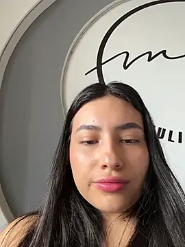 Snapshot of VioletRousee chatting on June 14, 2026, 3:35 pm VioletRousee online show from June 14, 2026, 3:35 pm