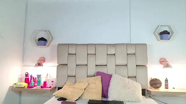 Snapshot of Holy_un chatting on May 5, 2026, 12:52 pm Holy un online show from May 5, 2026, 12:52 pm