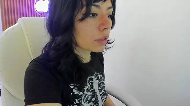 ghostmila online show from April 13, 2026, 4:11 pm