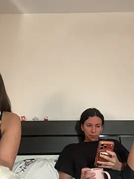 geneblan28 online show from April 8, 2026, 4:41 pm