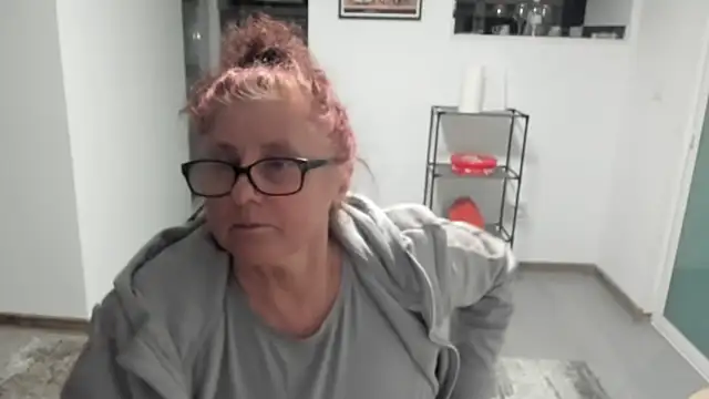 Snapshot of CatherineRowe chatting on January 16, 2025, 10:02 pm CatherineRowe online show from January 16, 2025, 10:02 pm