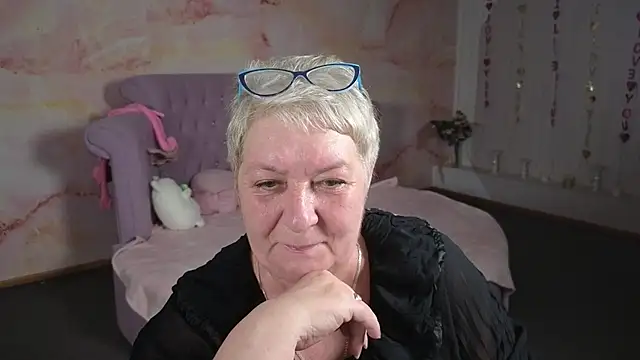 Snapshot of Poppy_Pulse chatting on June 8, 2026, 6:03 am Poppy Pulse online show from June 8, 2026, 6:03 am