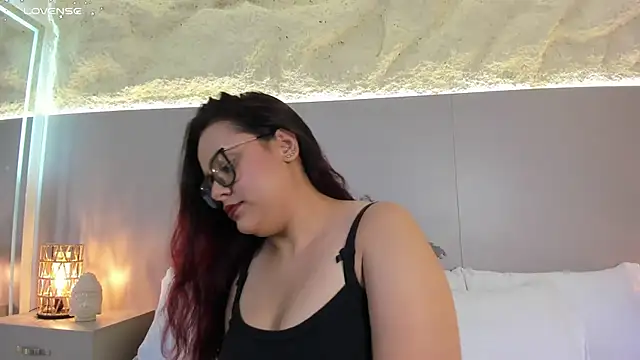 Snapshot of AlisonRoos chatting on April 10, 2026, 4:19 am AlisonRoos online show from April 10, 2026, 4:19 am