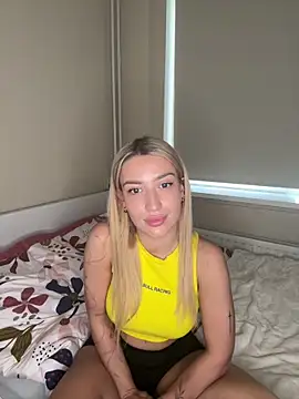 BlondeChiara online show from April 8, 2026, 6:20 pm