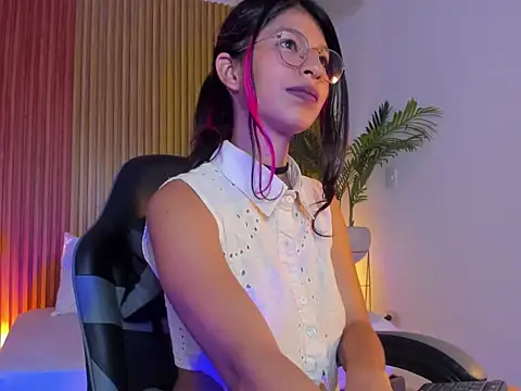 rosalita4  online show from April 16, 2026, 9:39 pm