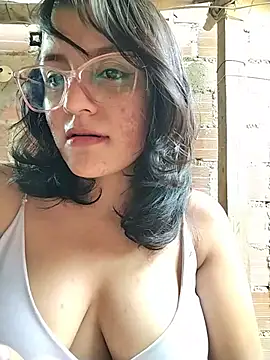 Snapshot of sienna_elara chatting on June 3, 2026, 2:33 pm sienna elara online show from June 3, 2026, 2:33 pm