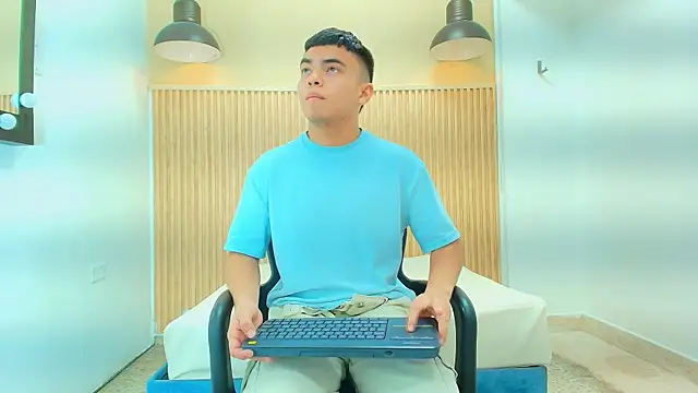 Snapshot of THIAM_KELLER1 chatting on April 9, 2026, 7:31 pm THIAM KELLER1 online show from April 9, 2026, 7:31 pm