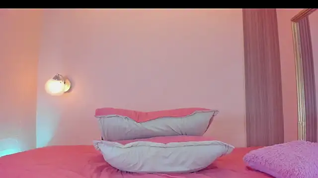 MiaFoxxx5 online show from April 10, 2026, 7:21 pm