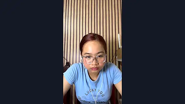 Snapshot of SheenaMcbrien chatting on April 12, 2026, 11:13 am SheenaMcbrien online show from April 12, 2026, 11:13 am